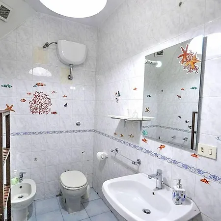 Sleeps 6 Wifi Apartment Naples