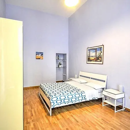 Sleeps 6 Wifi Apartment